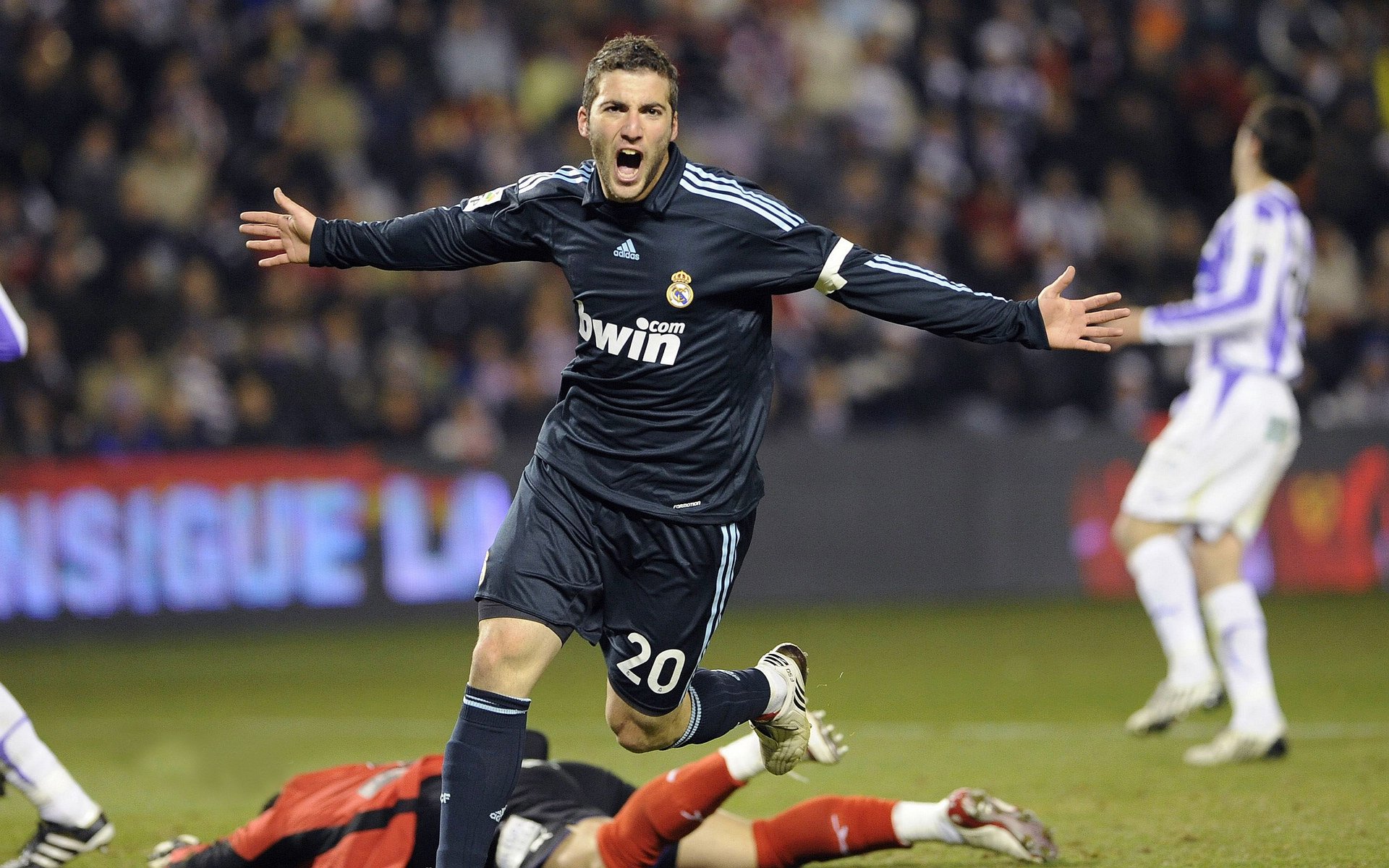 开云体育app-火箭全面压制奇才,保罗在美加墨世界杯接管比赛,当两种统治力在时空中共振